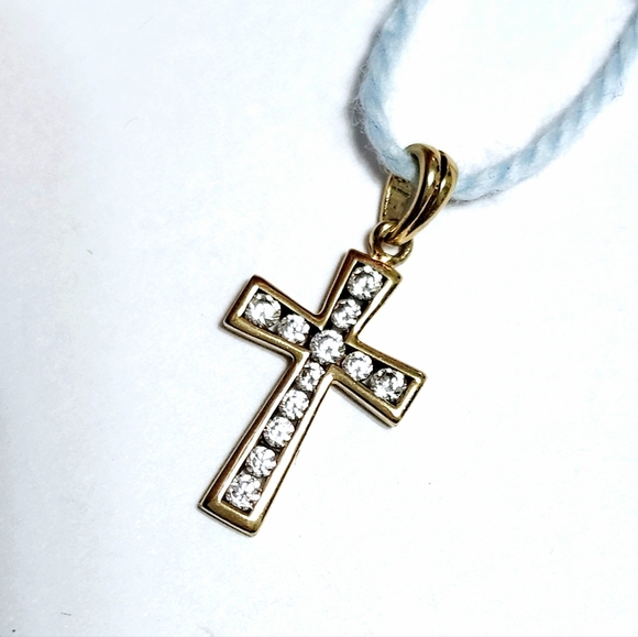 10K Gold Cross Pendant - Picture 4 of 8